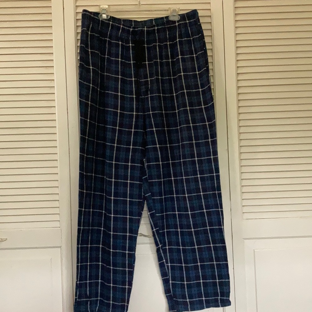 Harbor Bay Men’s blue plaid pajama bottoms